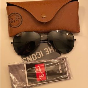 Rayban black aviators unisex